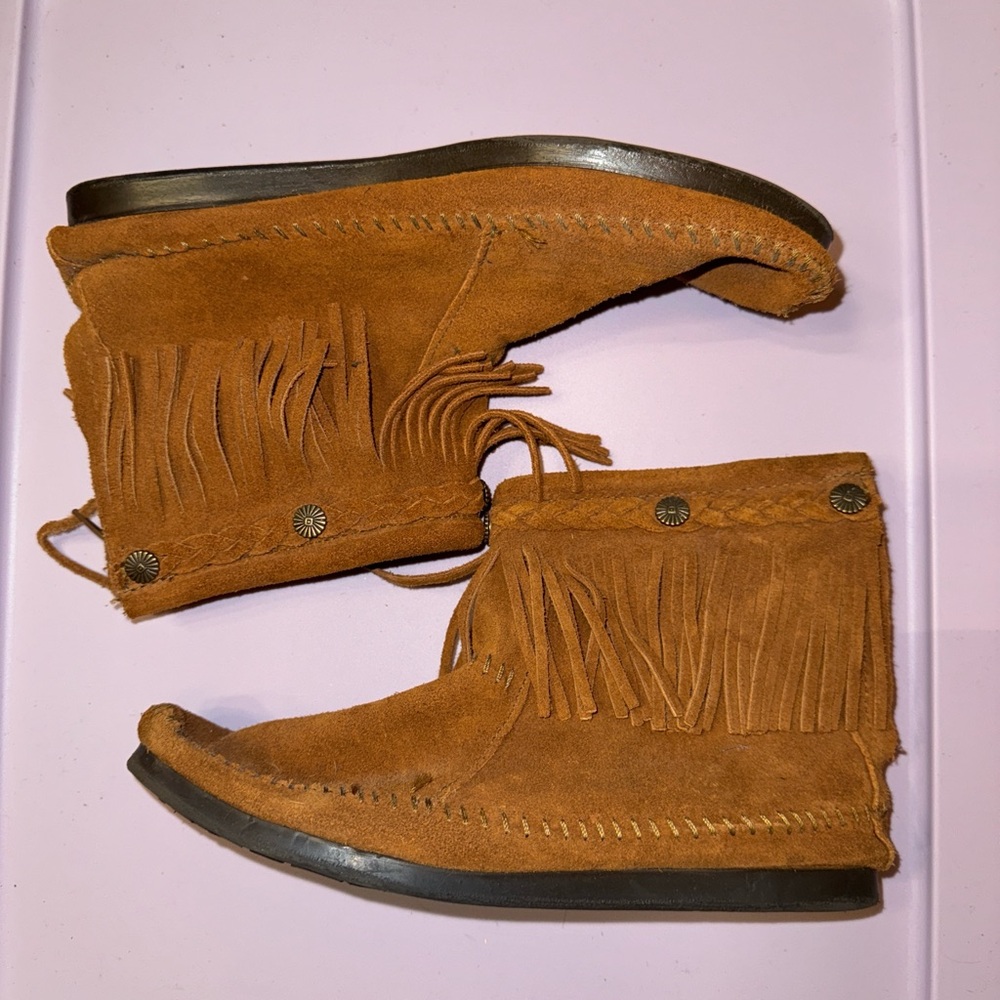 Minnetonka Tan Suede Shoes